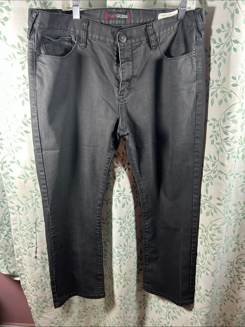 GUESS Men’s Black Straight Jeans